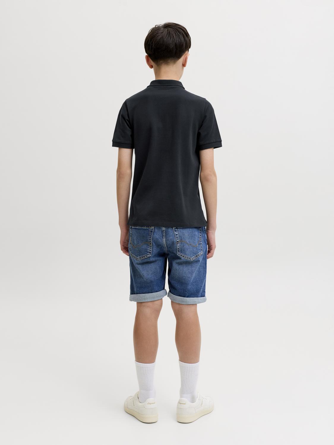 model_shot-back